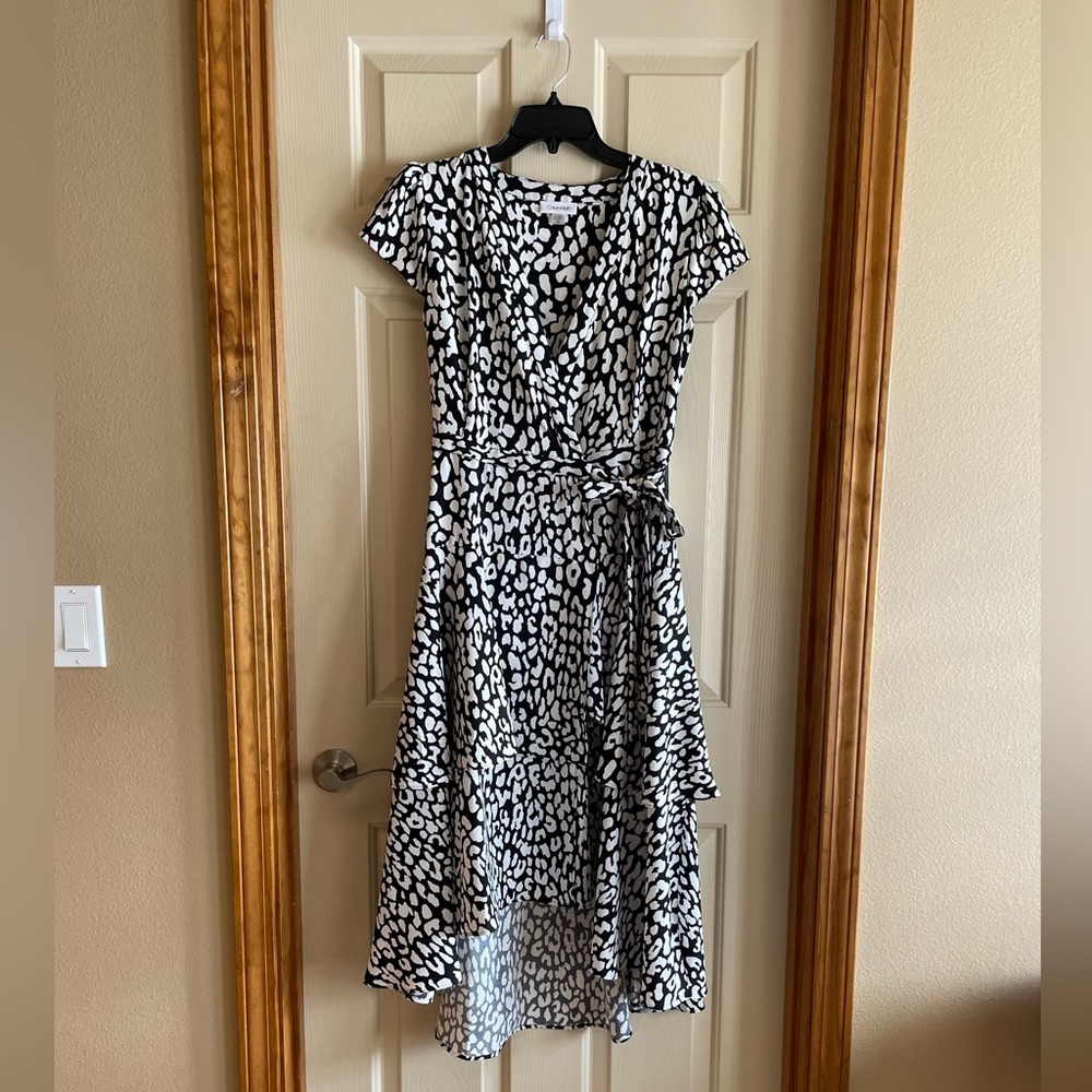 Black and White Print Tiered Cap Sleeve Wrap Dress  SHORT SLEEVED